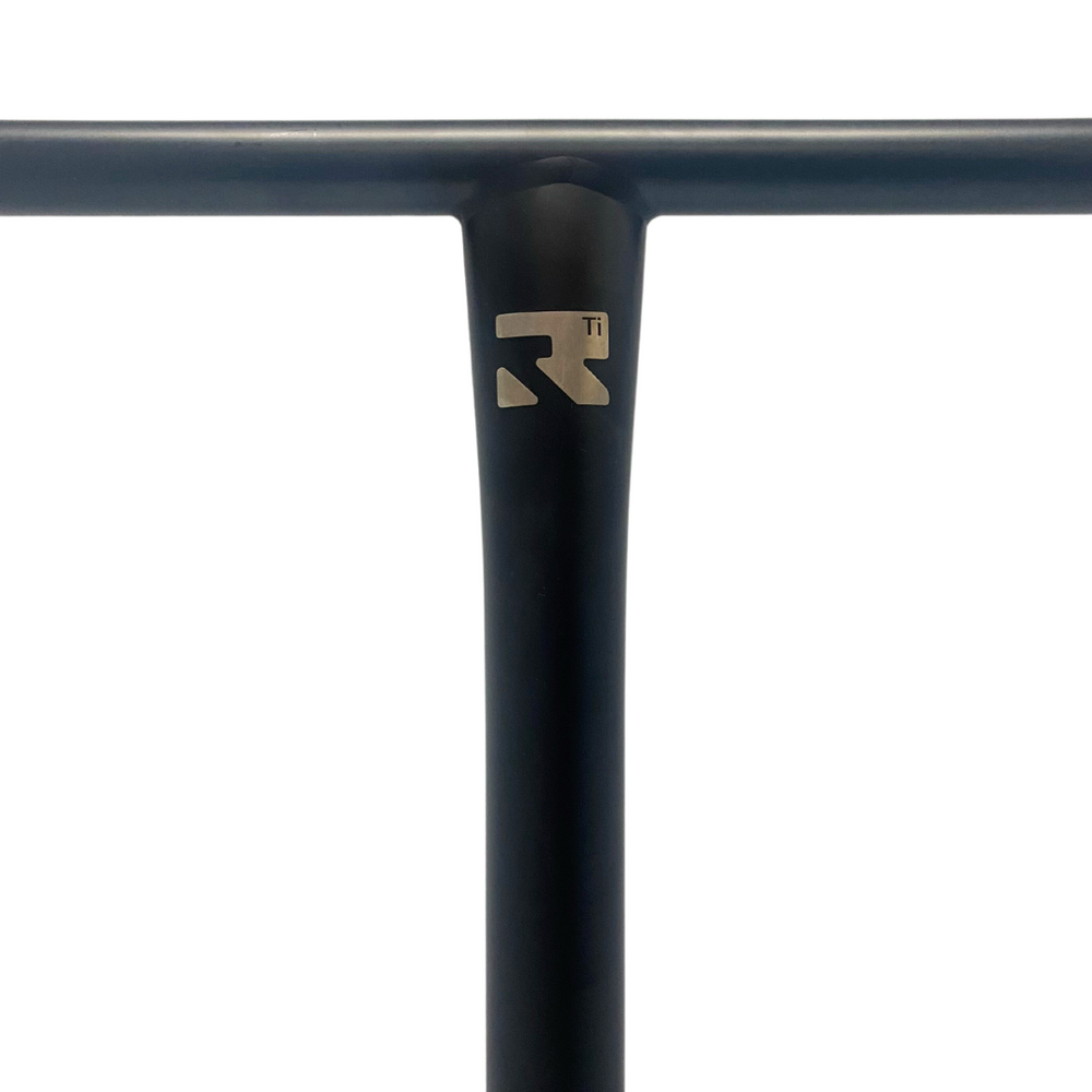 Guidon Root Industries AIR Titanium Model T Noir 690 mm – Trottinette freestyle — vue 3