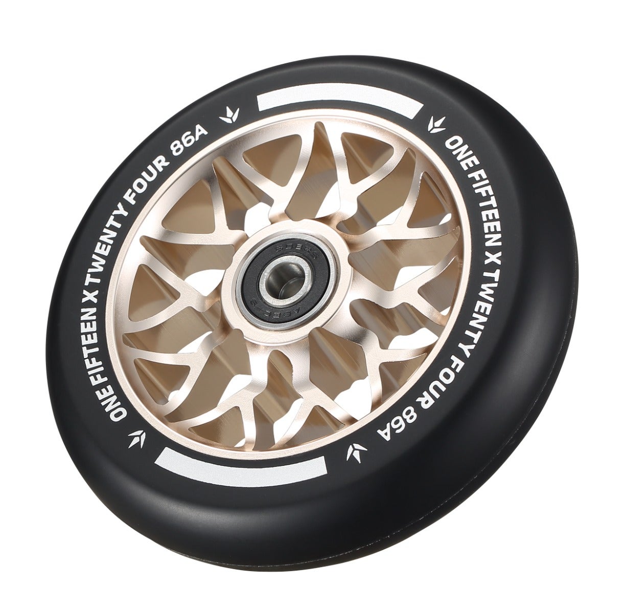 Roue Blunt Sector 115mm ivoire vue de trois quarts - noyau 110mm et gomme 86A