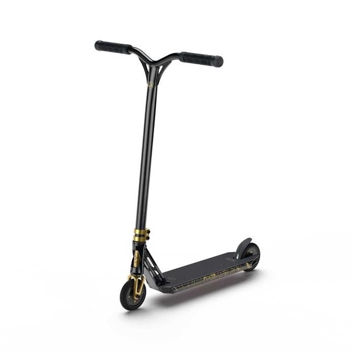 FUZION Z350 SERPENT NOIR ET OR TROTTINETTE FREESTYLE