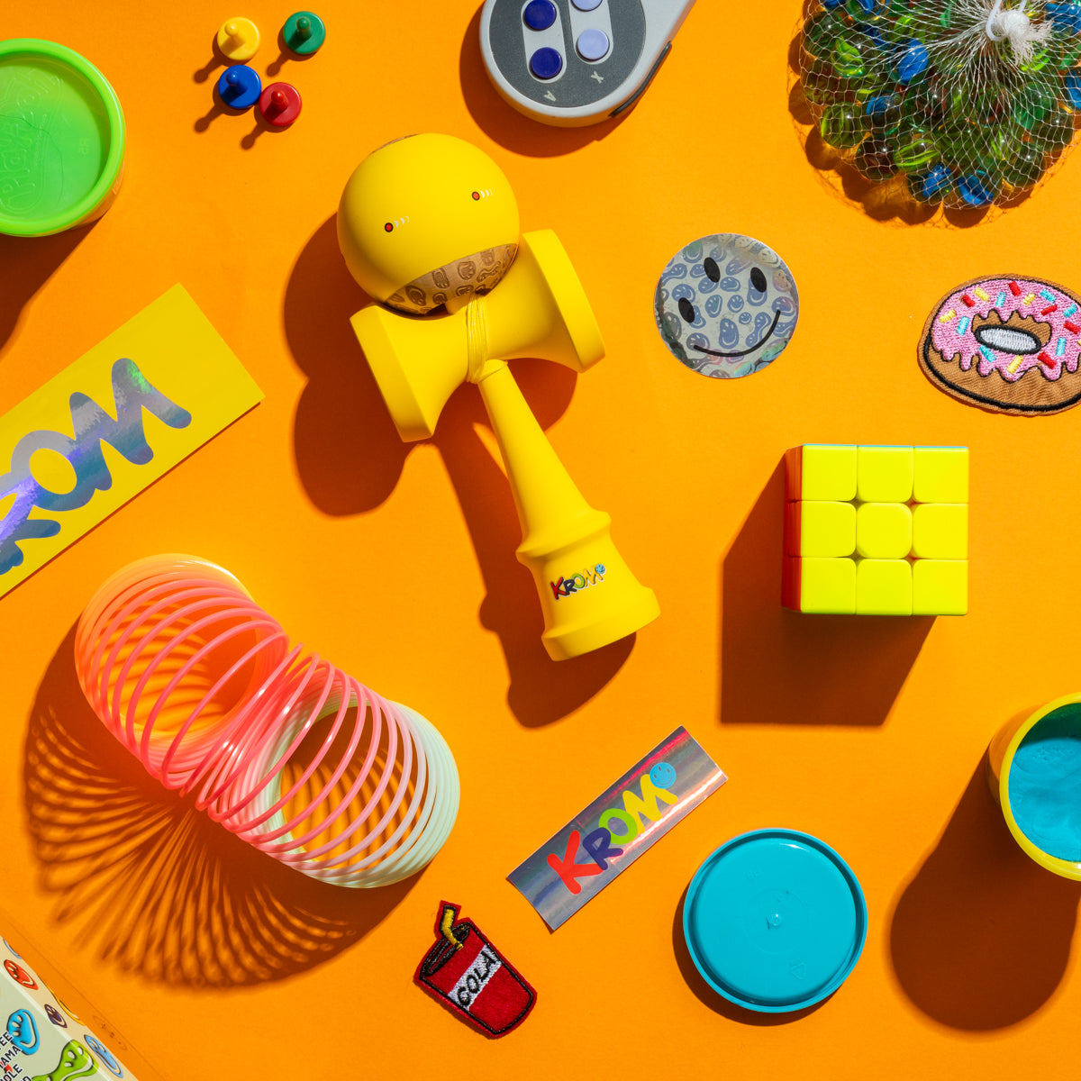 KROM Kendama Kolor Jaune - vue de dessus