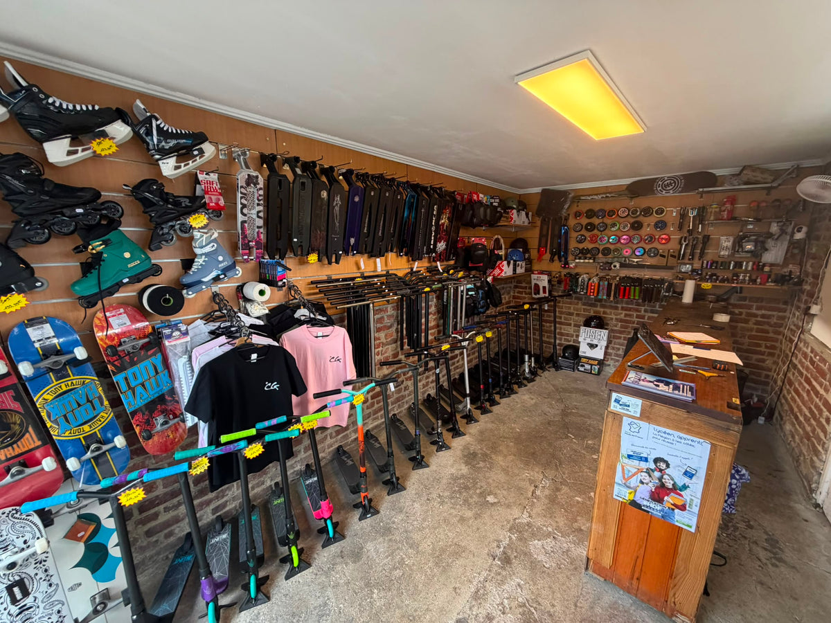 L’intérieur de la boutique La Cabane de la Glisse à Lille