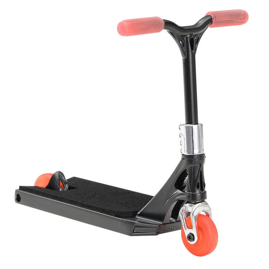 Blunt Finger Scooter AOSV6 Special Edition Viper noir et rouge, vue de trois quarts