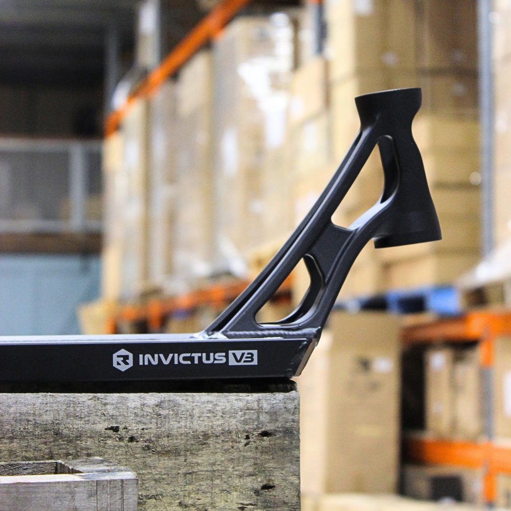 Deck Root Industries Invictus V3 Noir – Trottinette freestyle — vue 3