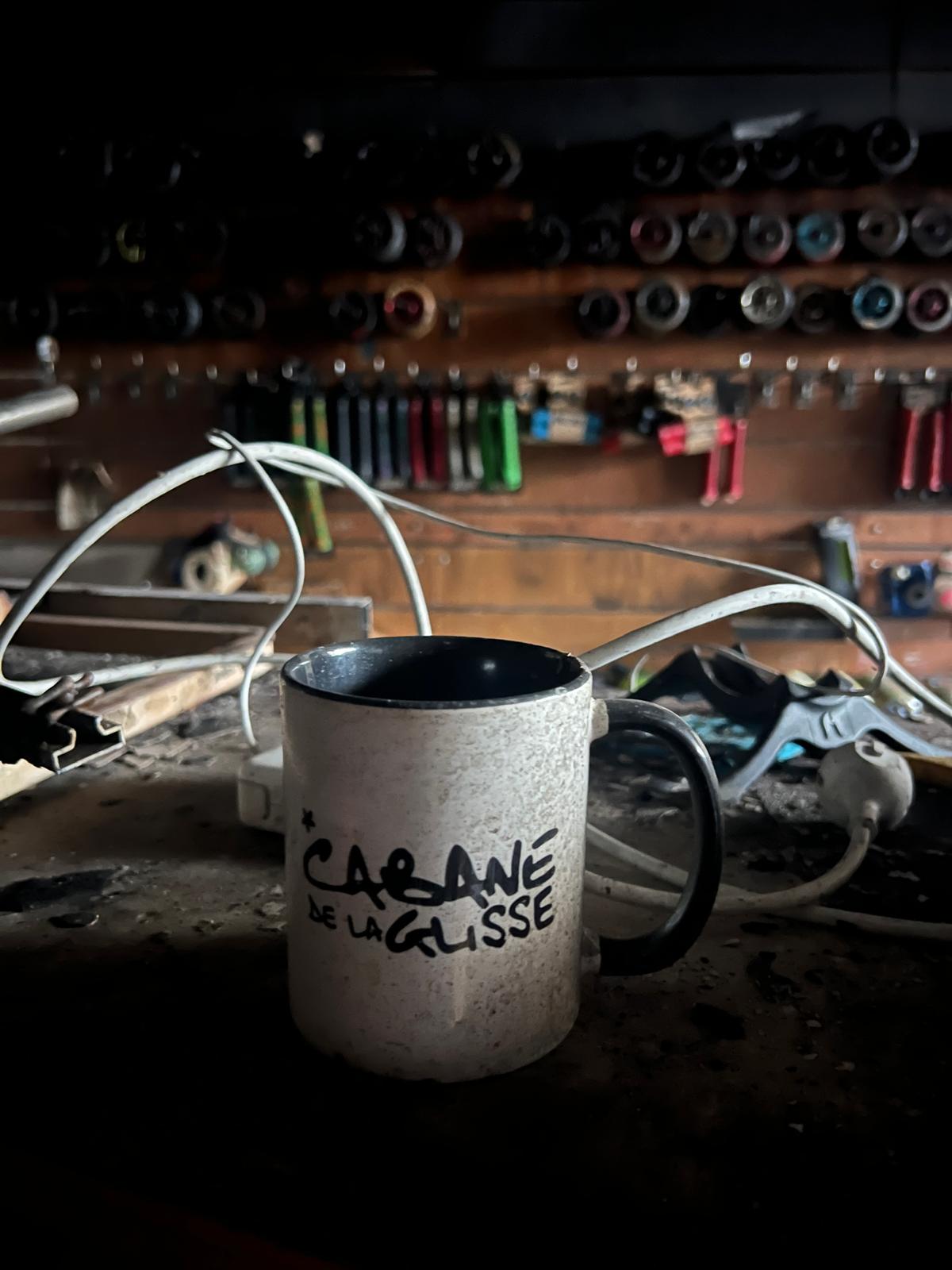 A La Cabane mug blackened by the fire